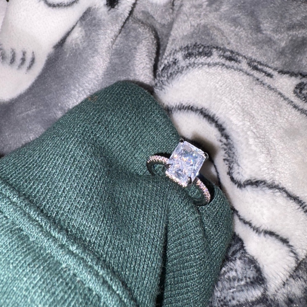 White Rhinestone Decor Ring - Picture 3 of 4